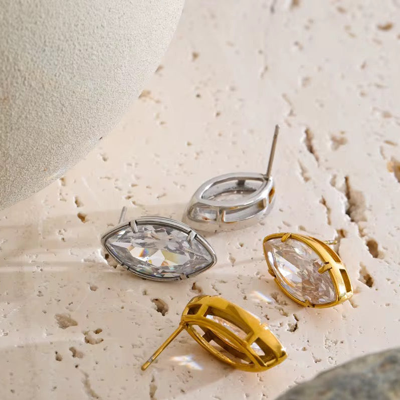 Earring teardrop silver